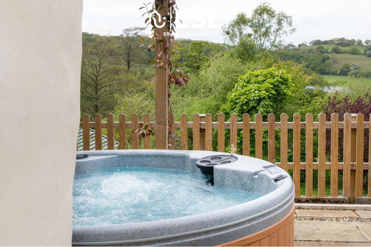 Luxurious 2 Bedroom Countryside Hot Tub Retreat In Stiperstones Shelve Exterior photo